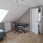 Soverom I Enebolig