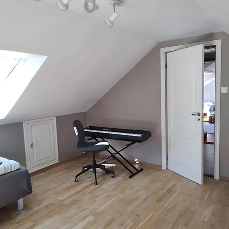 Soverom I Enebolig